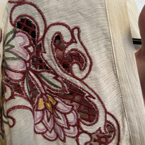 En Creme blouse - Picture 3 of 9